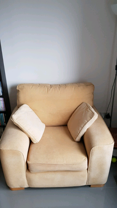 Large 2 person sofa and a 1 person sofa. Very comfortable. | in Dundee