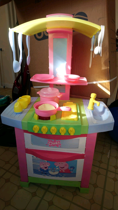  Peppa  Pig  Deluxe Kitchen  in Blandford Forum Dorset 