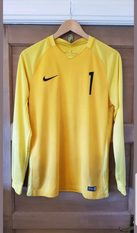 Mens Nike Goalkeeper Jersey Medium | in Arnold, Nottinghamshire | Gumtree