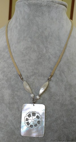 Estate Jewelry Beautiful Mother Of Pearl Costume Necklace 19-21"