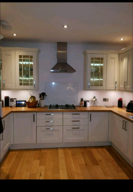 Howdens Tewkesbury Kitchen Antique White In Duddingston