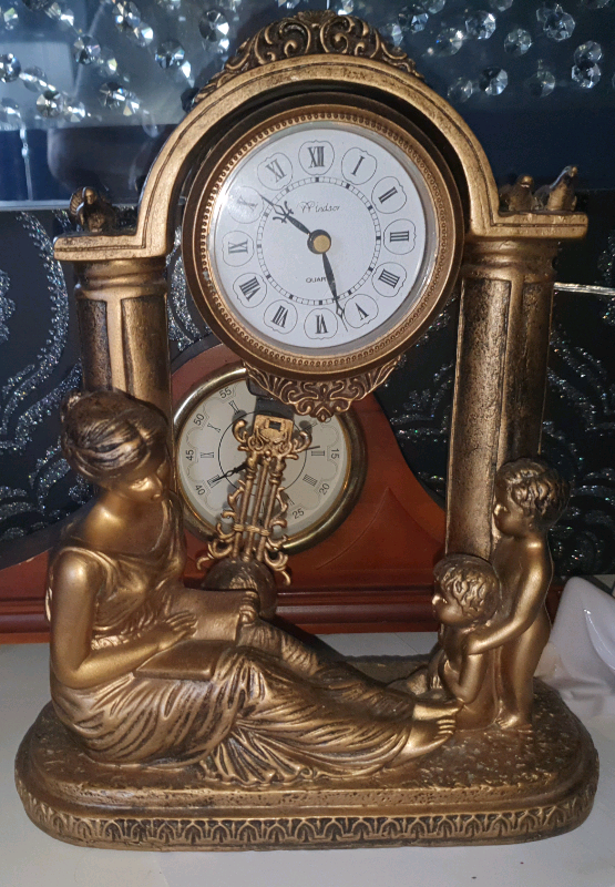 Decorative mantle clock with swinging pendulum in Sheffield, South