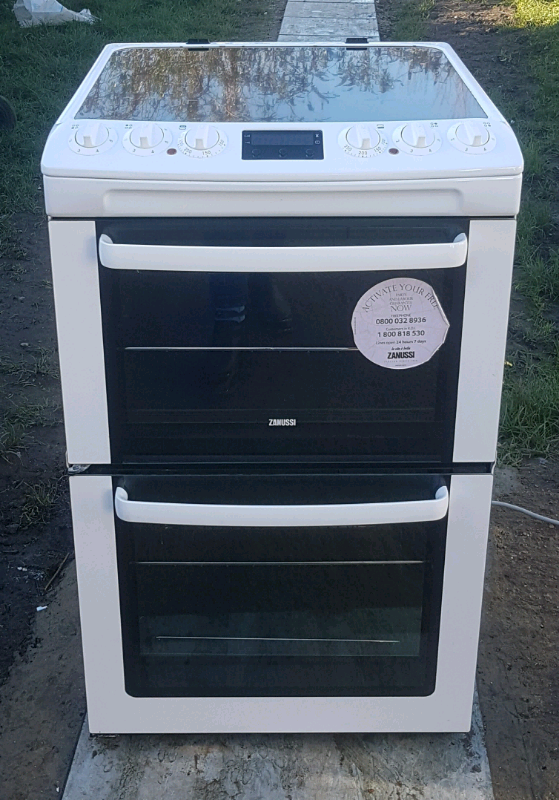Zanussi ZCV550MWC electric cooker white 55cm in Dagenham, London