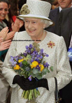 QUEEN ELIZABETH Photo 5x7 Royal London England Great Britain Collectibles