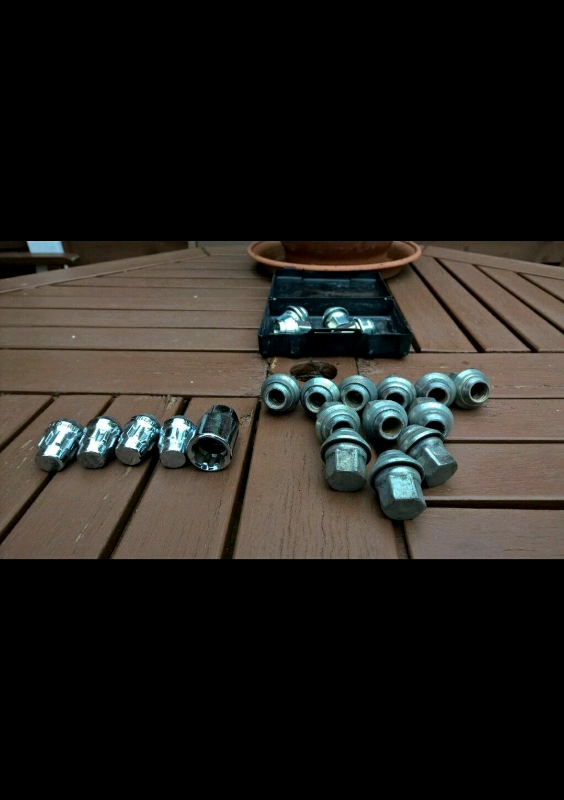 Wheel nuts with Anti Theft Locking Wheel Bolts Nuts Toyota Yaris in