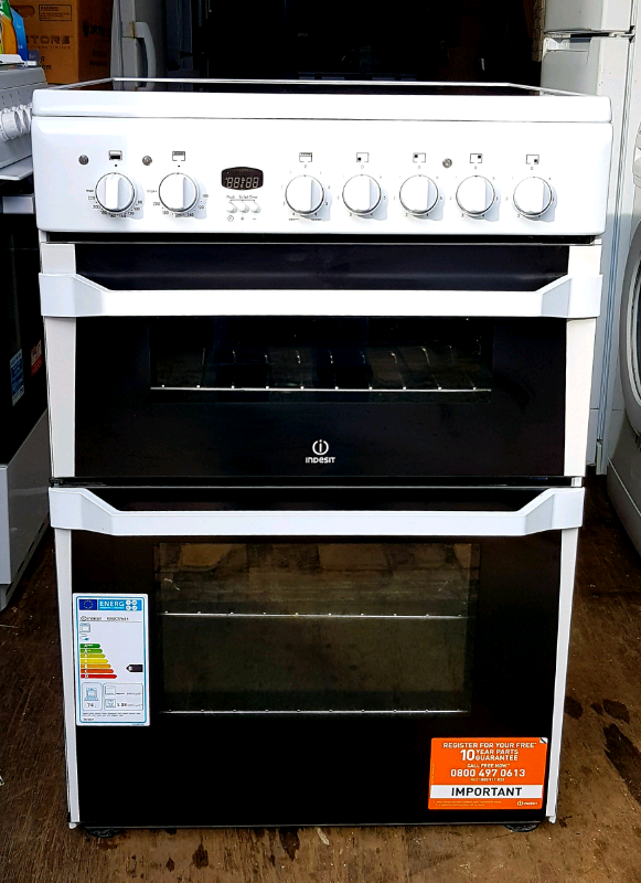 7 months old Indesit Electric Ceramic Cooker. Double Oven/Grill. in