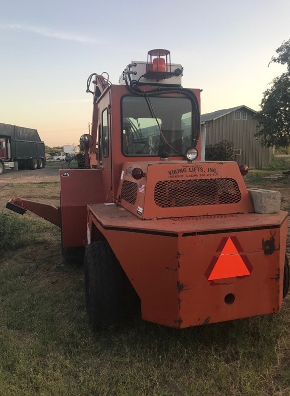Rare Viking Lift. Only 1,800 hours. John Deere Engine. Enclosed air-conditioned.