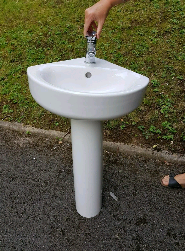 Ideal standard corner sink pedestal and tap in Roath Park, Cardiff