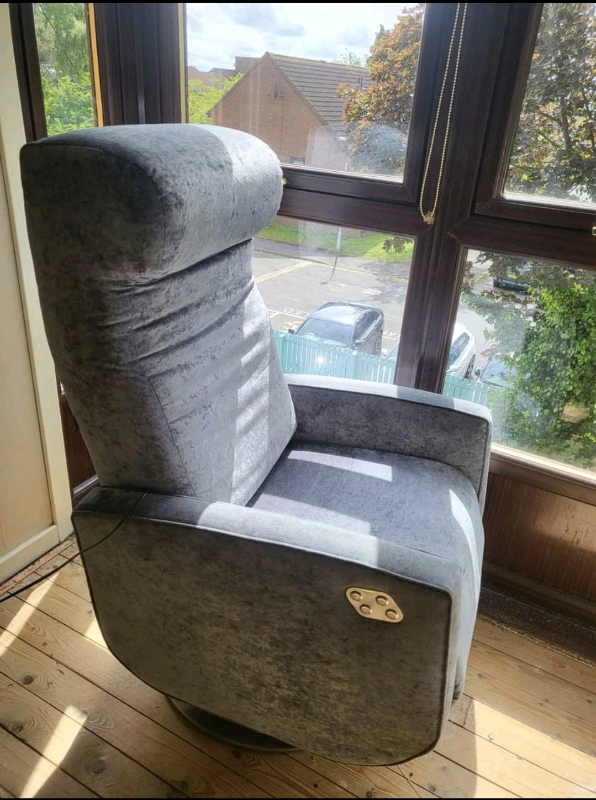 California 360° Swivel Riser Recliner RRP £3,500 in Dunfermline