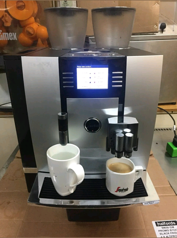 JURA GIGA X7 FULLY AUTOMATIC BEAN TO CUP COFFEE ESPRESSO MACHINE in Leicester, Leicestershire