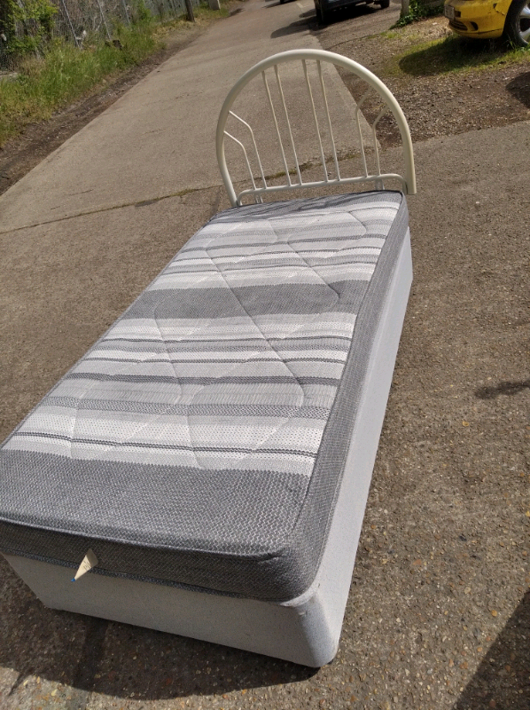 Single divan bed with mattress and metal headboard *free deliv in ips* in Ipswich, Suffolk