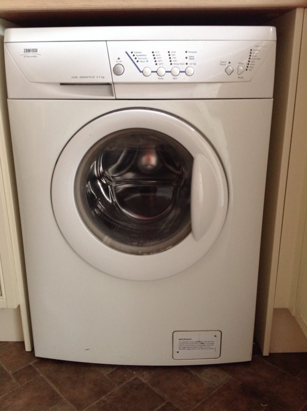 Zanussi Electrolux 1600 Aquacycle 5.5kg watching machine in