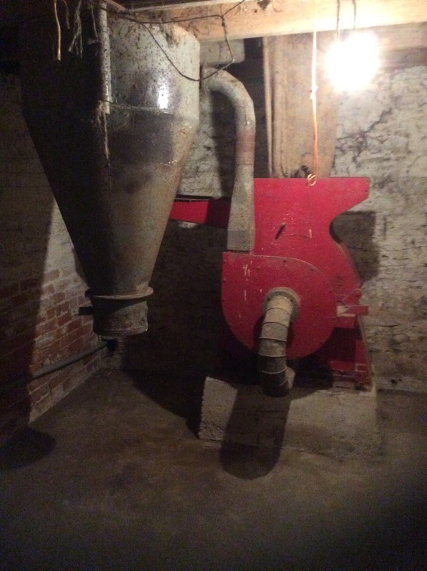 Vintage belt driven corn hammer mill for sale in Kirkbymoorside