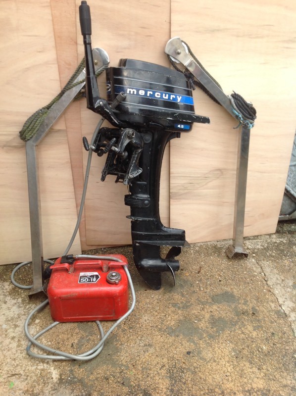 4.5HP MERCURY OUTBOARD ENGINE & 2 BOAT DAVITS in Warboys