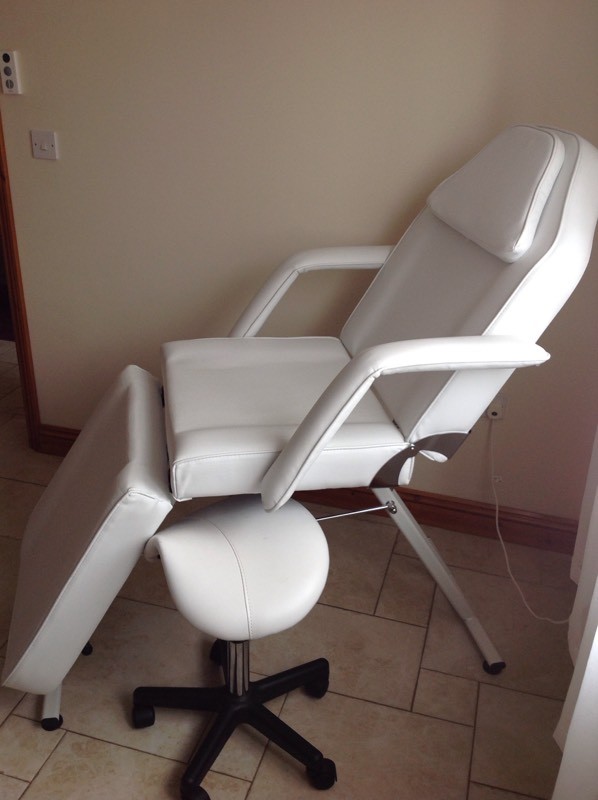Beauty therapy chair, massage chair comes with the stool. in North
