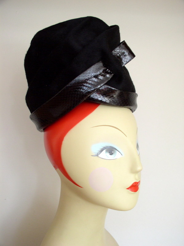 Vintage 1950s Christian Dior Chapeaux Womens Hat Black Fur Felt Snakeskin Toque