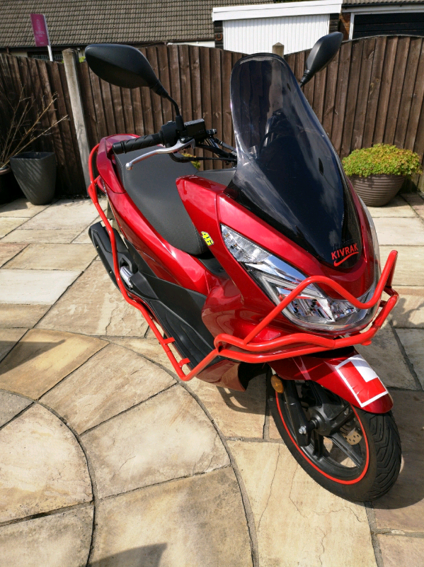 Honda Pcx 125 In Red 17 Only 940 Miles Like New In Milnrow Manchester Gumtree