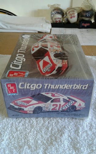 amt Ertl 1/25 Dale Jarrett 1990 plastic model kit is new in the box