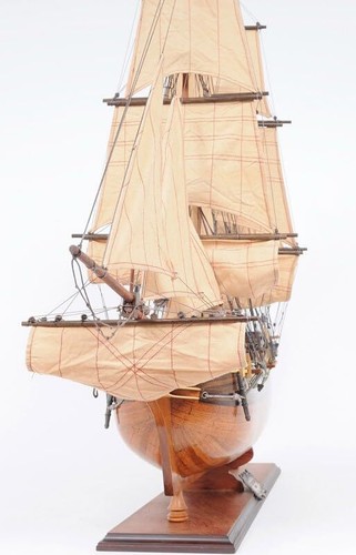 30 Деревянная декоративная лодка ручной росписи HMS Bounty 1787 коричневого цвета