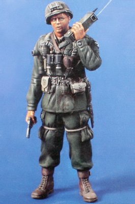 Verlinden 120mm 1/16 US Airborne Paratrooper w/Walkie Talkie & Gun 1944 WWII 709