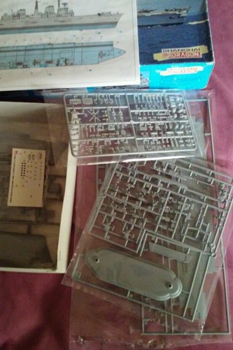 HMS Ark Royal Gulf War 1991 Dragon 1/700 Model New