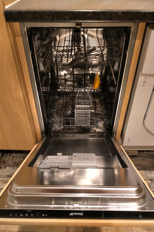Smeg Slimline Integrated/BuiltIn Dishwasher in Edinburgh City Centre
