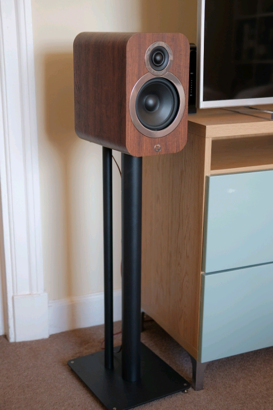 Q Acoustics 3020i Bookshelf Speakers (English Walnut) in Longstone