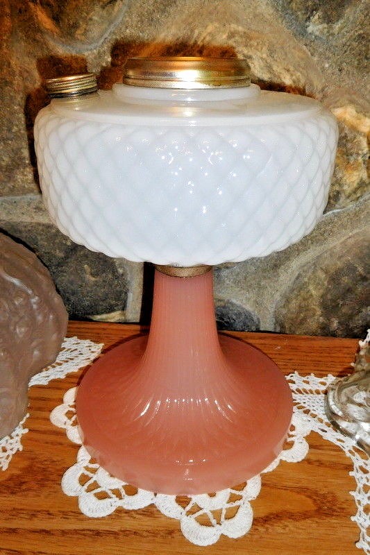 Aladdin Kerosene Lamp QUILT in White & Pink moonstone