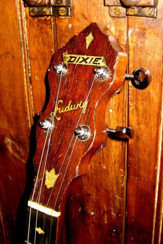 Vintage Ludwig Dixie 19 Fret Tenor Resonator Banjo With Case