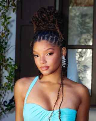 BEAUTIFUL HALLE BAILEY 8X10 PHOTO