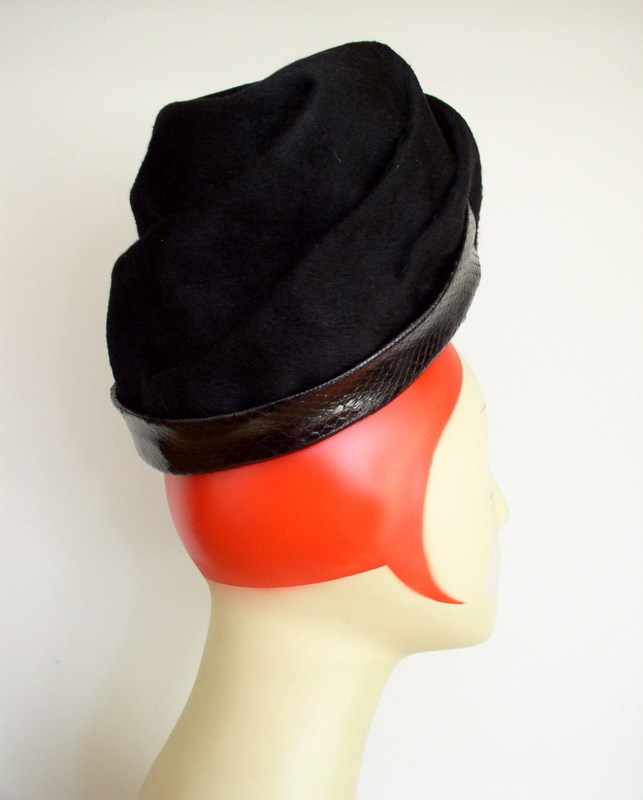 Vintage 1950s Christian Dior Chapeaux Womens Hat Black Fur Felt Snakeskin Toque