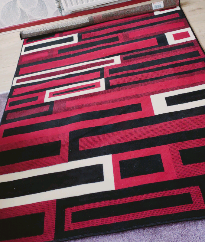 *NEW* Black/White/Red Rug in Leicester, Leicestershire Gumtree