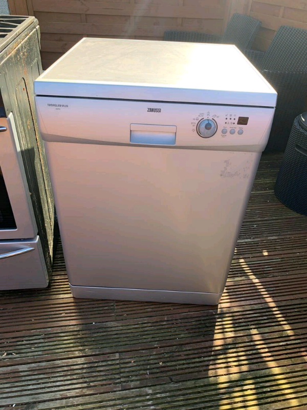 Zanussi 600mm dishwasher dish washer .perfect condition in Glenrothes