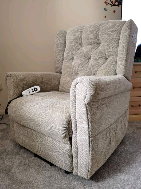 CareCo electric rise and recline chair with dual motor, can be deliver