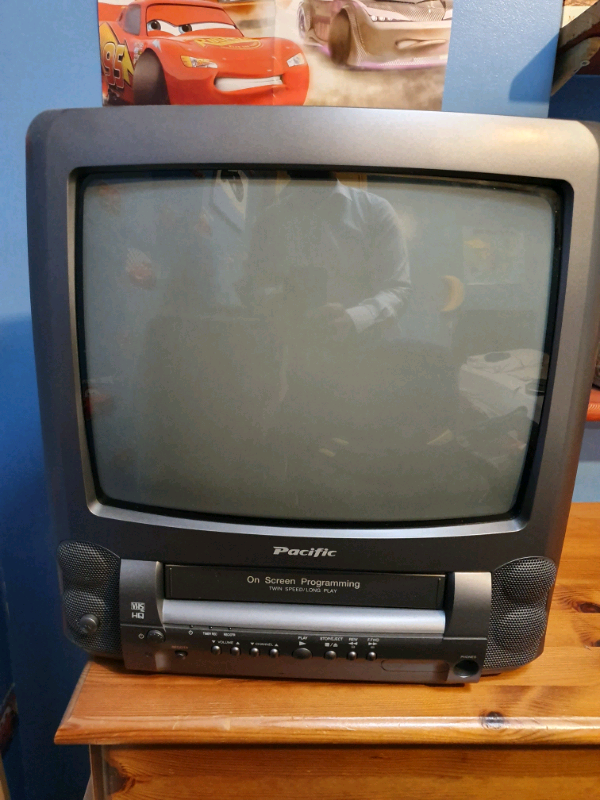 14" portable tv with built in VHS video recorder player in Suttonin