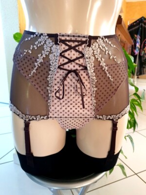 WACOAL SERRE TAILLE PORTE JARRETELLE AVEC STRING DETACHABLE TAILLE M REF PFA542