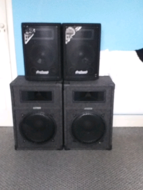 2 150watt speakrs with stands plus 2 smaller speakers . in Insch