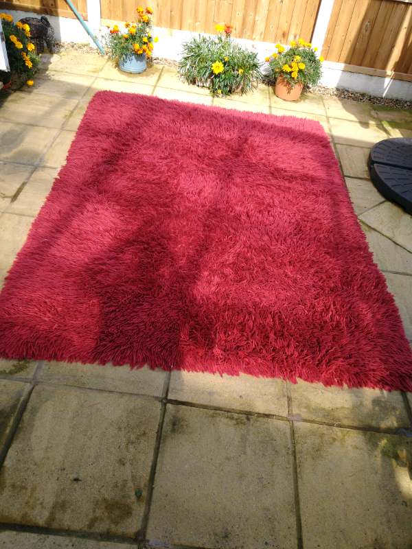 Large deep shag pile rug in Stockport, Manchester Gumtree