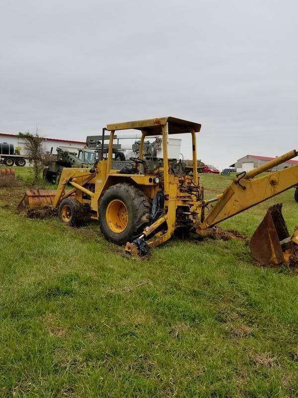 John Deere 310B  Tractor Loader Backhoe  Extend-A-Hoe 1,913 hrs.  MILITARY USMC