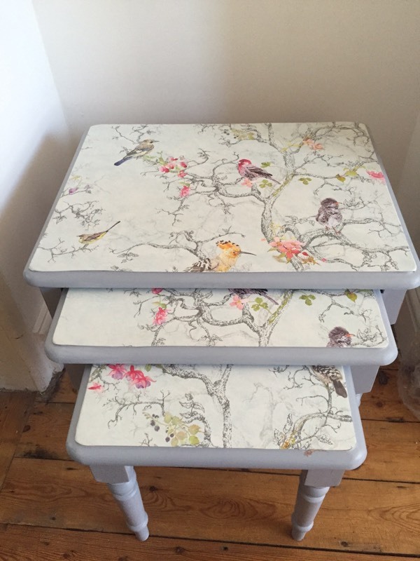 54 DECOUPAGE ON TABLE TOPS