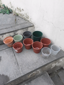 Used potting plant pots
