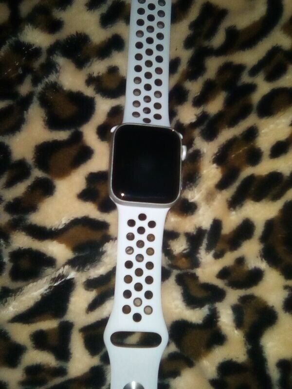 apple watch series 5 nike 44mm white