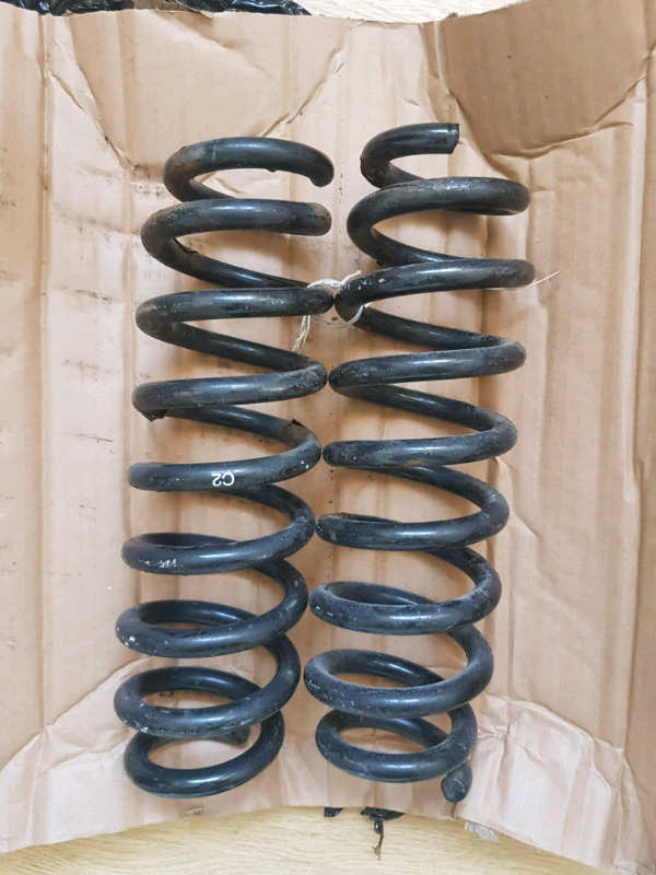 BMW e90 320i rear coil suspension spring set in Chester, Cheshire