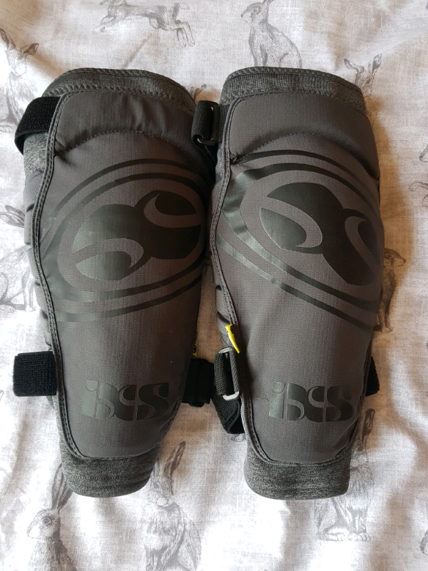 IXS carve evo+ knee pads (enduro mtb trial) in Banbridge, County Down