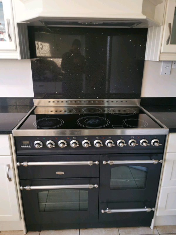 Britannia electric range cooker with ceramic 6 ring hob in Abingdon