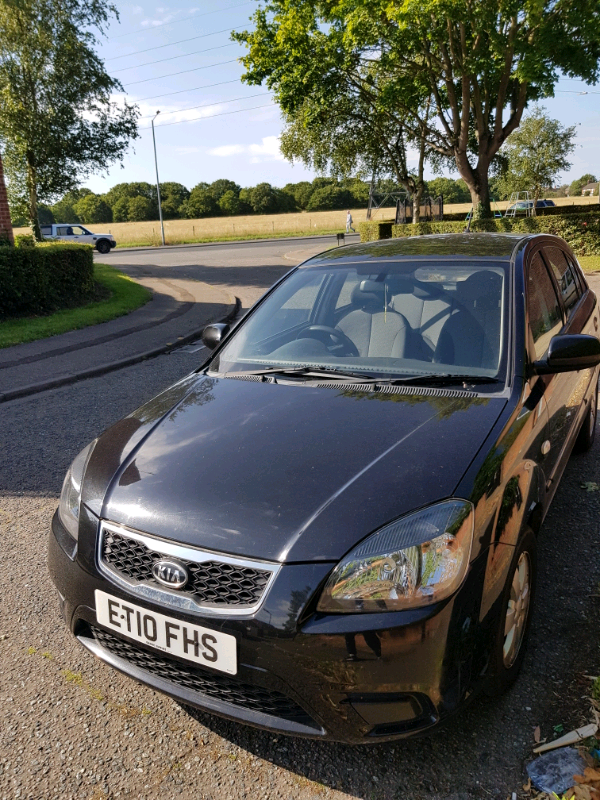 Kia rio черная
