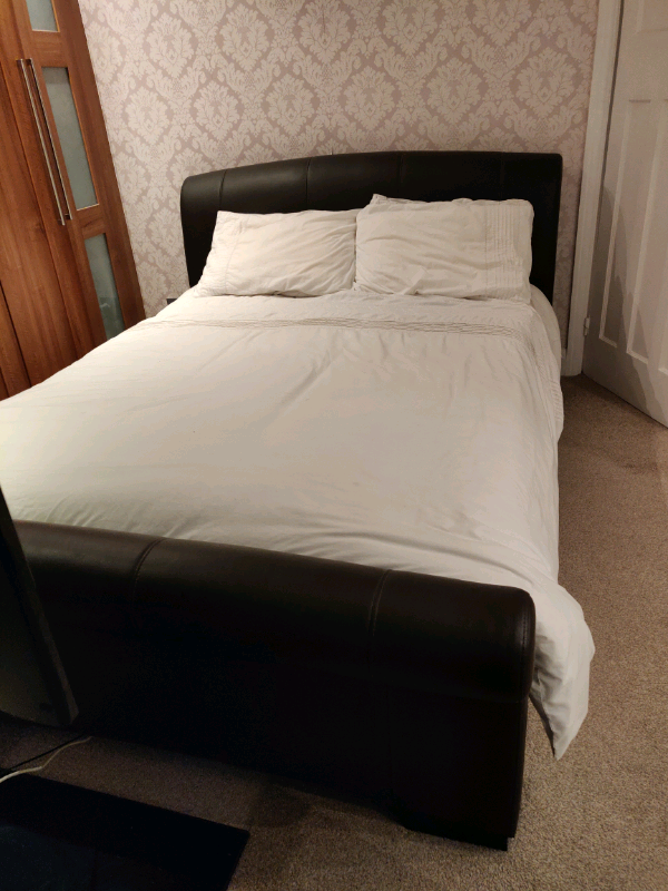 BENSONS FOR BEDS BROWN SCROLL SLEIGH KING SIZE BED in Ruislip, London