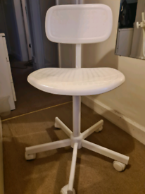 Desk chair with wheels hassle free