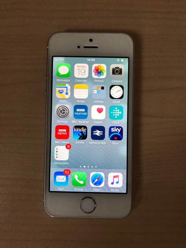 White unlocked iPhone 5s 16gb for sale immaculate condition in York