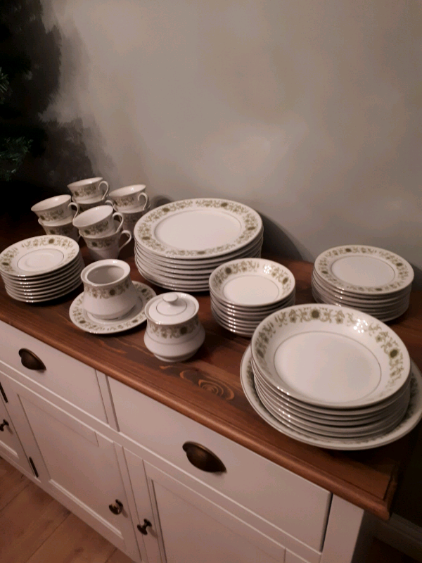 Vintage Fine China Dinner Service for 8. in Chadderton, Manchester